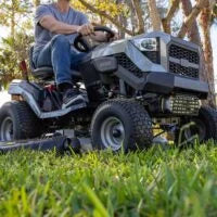 Murray MT100 42 in. 13.5 HP 500cc E1350 Series Briggs and Stratton Engine 6-Speed Manual Gas Riding Lawn Tractor Mowers